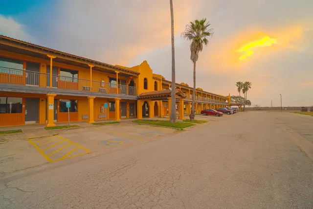 Photo 1 - OYO Hotel Kingsville Hwy 77