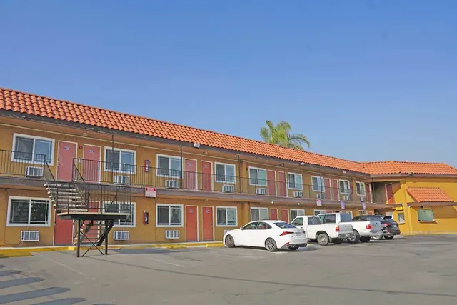 Photo 1 - Del Mar Motel