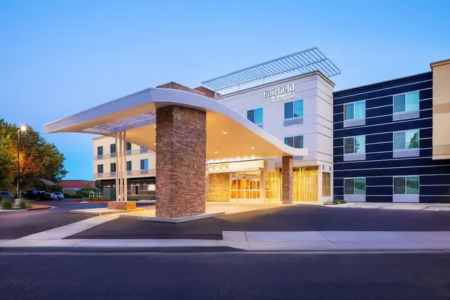 Photo 1 - Fairfield Inn & Suites by Marriott Fresno North/Shaw Avenue