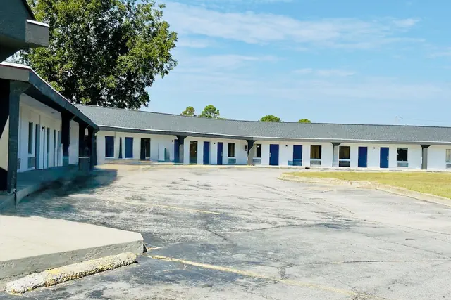 Photo 1 - Motel 6 Williamston, NC – Highway 17