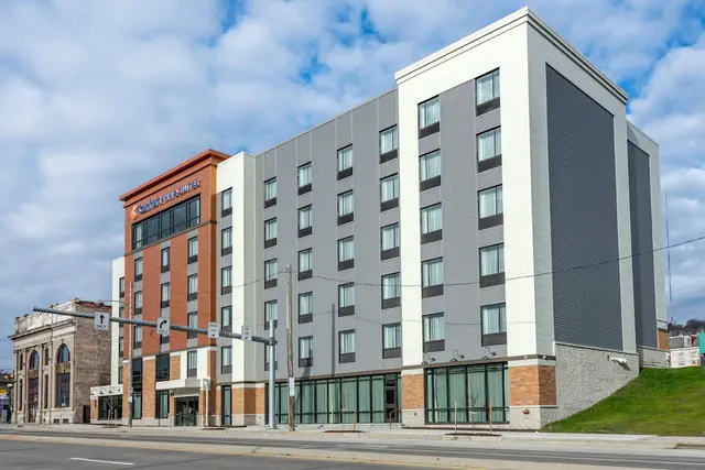 Photo 1 - Comfort Inn & Suites Pittsburgh-Northshore