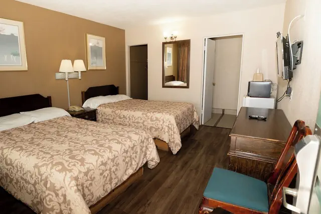 Photo 1 - Budget Inn