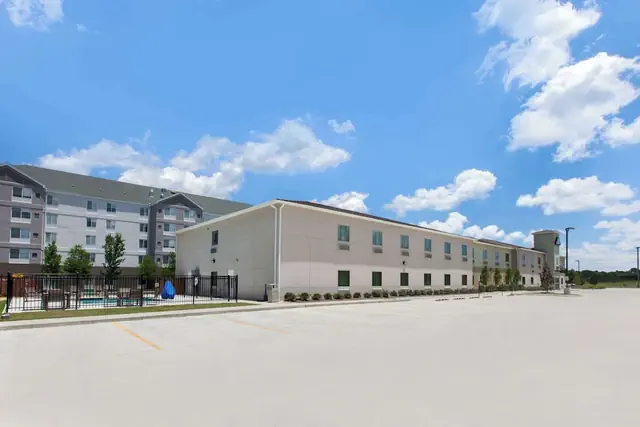 Photo 1 - Days Inn by Wyndham Baton Rouge Airport