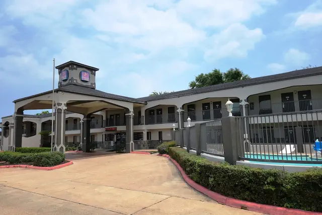 Photo 1 - Express Inn Tomball