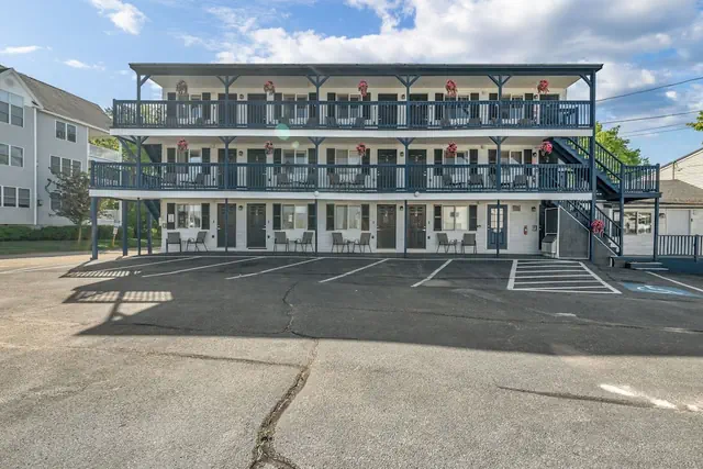 Photo 1 - Island View Motel