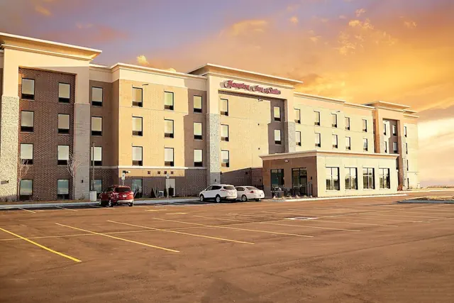Photo 1 - Hampton Inn & Suites Dundee