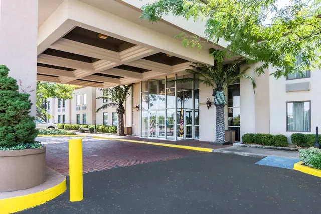 Photo 1 - The Plaza Inn & Suites