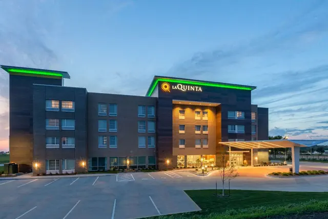 Photo 1 - La Quinta by Wyndham Altoona Des Moines