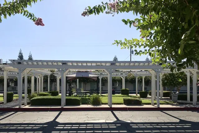 Photo 1 - Sunrise Inn Turlock