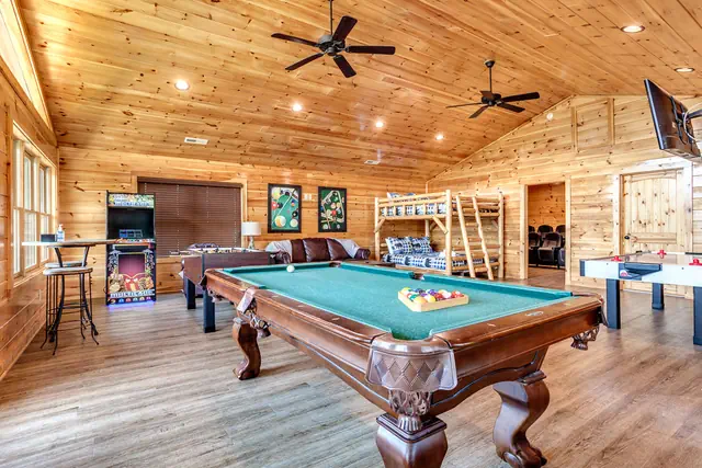 Photo 1 - 4 Bedroom Cabin for 14