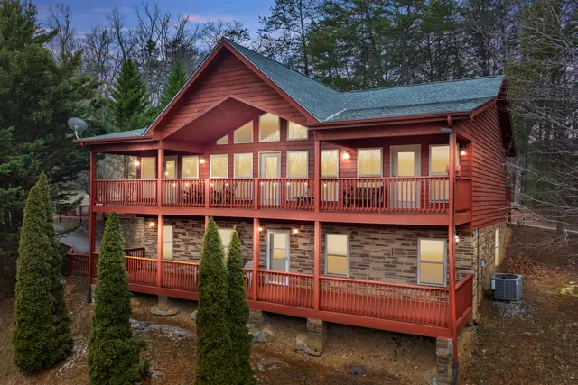 Photo 1 - XXX 4 Bedroom Cabin