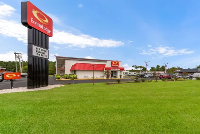 Photo 1 - Econo Lodge Washington NC North