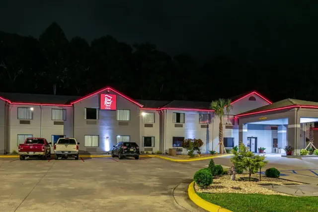 Photo 1 - Red Roof Inn & Suites Carrollton, GA - West Georgia