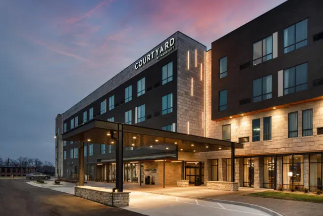 Photo 1 - Courtyard by Marriott Jefferson City