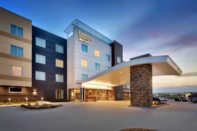 Photo 1 - Fairfield Inn & Suites by Marriott Springfield North