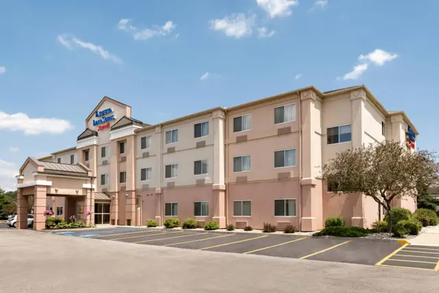 Photo 1 - Fairfield Inn & Suites by Marriott Toledo Maumee