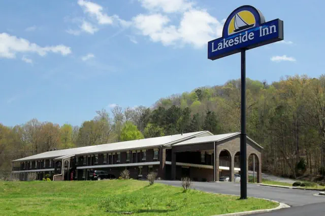 Photo 1 - Lakeside Inn Guntersville