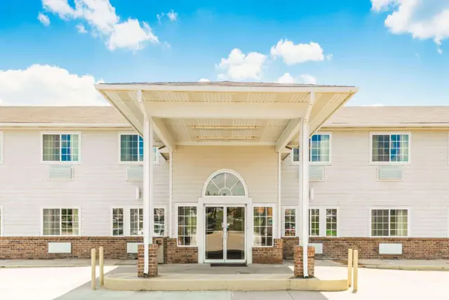 Photo 1 - Super 8 by Wyndham Platte City Kansas City Area