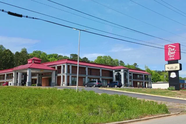 Photo 1 - Red Roof Inn & Suites Scottsboro