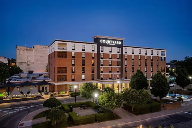 Photo 1 - Courtyard by Marriott Springfield Downtown