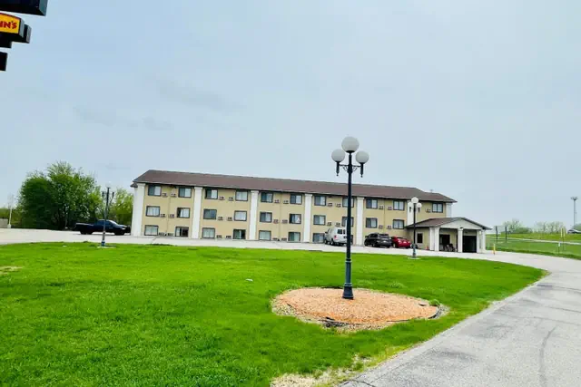 Photo 1 - Super 8 by Wyndham Clear Lake