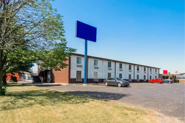 Photo 1 - OYO Hotel Morton East Peoria I-74