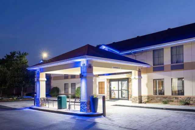 Photo 1 - Days Inn & Suites by Wyndham Commerce