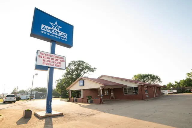 Photo 1 - Americas Best Value Inn and Suites Siloam Springs