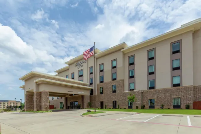 Photo 1 - Hampton Inn Texarkana