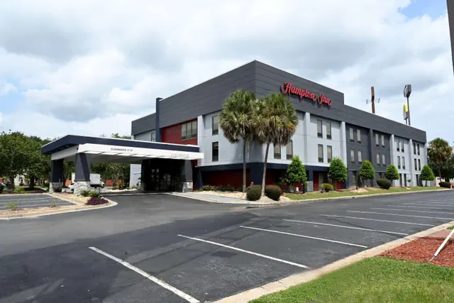 Photo 1 - Hampton Inn Valdosta/Lake Park Area