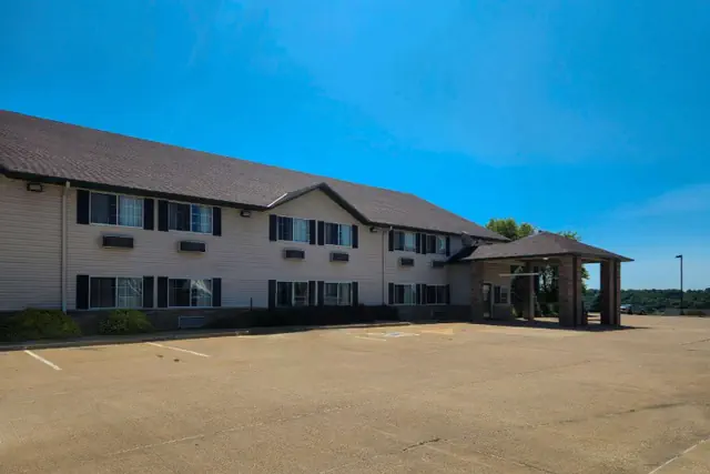 Photo 1 - MainStay Suites LeClaire - Quad Cities