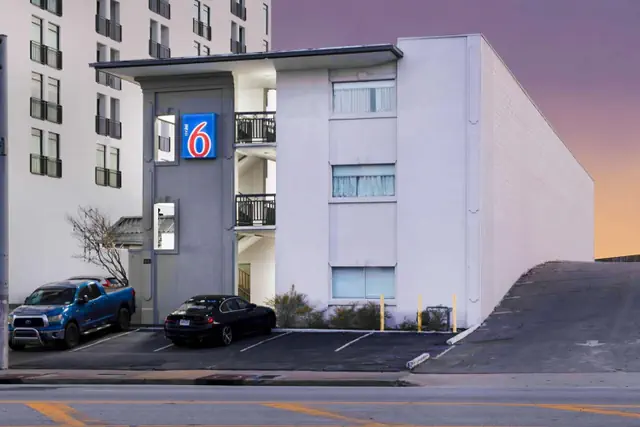 Photo 1 - Motel 6 Atlanta, Ga - Midtown