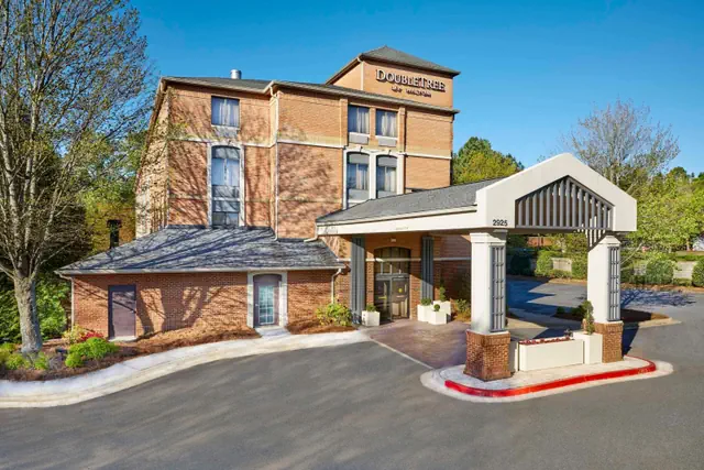 Photo 1 - DoubleTree by Hilton Atlanta Alpharetta-Windward