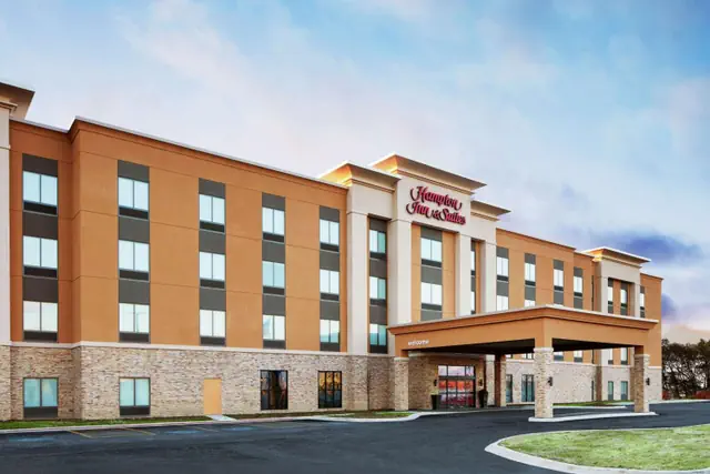 Photo 1 - Hampton Inn & Suites Chicago/Waukegan