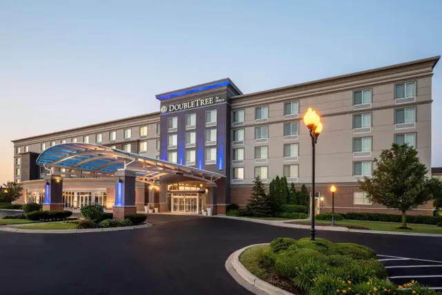 Photo 1 - DoubleTree by Hilton Chicago Midway Airport, IL