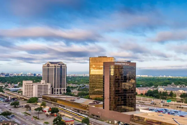 Photo 1 - DoubleTree by Hilton Hotel Dallas Campbell Centre