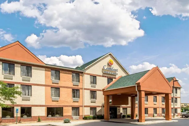Photo 1 - Comfort Inn & Suites near Tinley Park Amphitheater