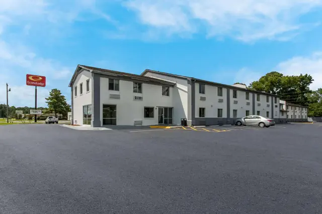 Photo 1 - Econo Lodge Cherry Point