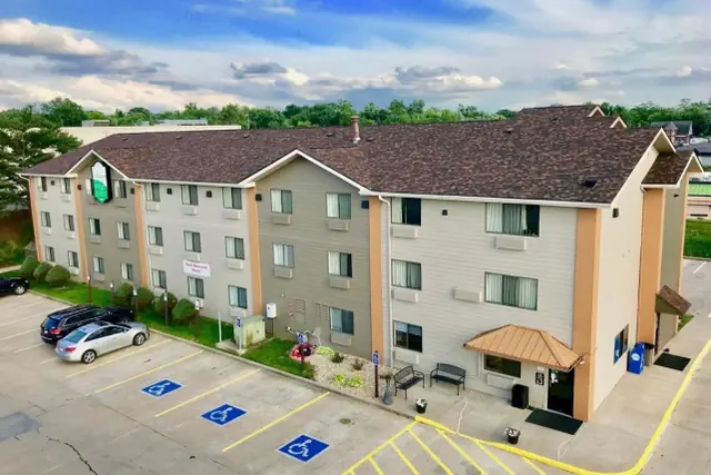 Photo 1 - Econo Lodge Quincy