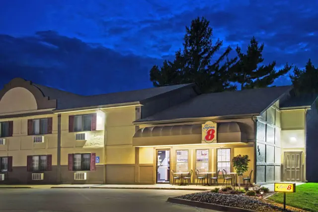 Photo 1 - Super 8 by Wyndham Pella