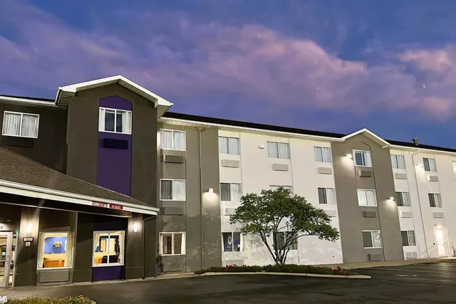 Photo 1 - Sleep Inn & Suites - Oxford - University Area