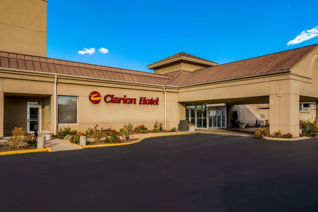 Photo 1 - Clarion Hotel & Convention Center Joliet