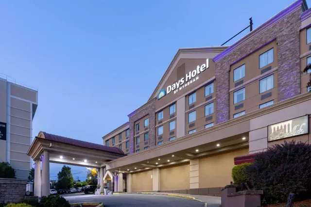Photo 1 - Days Hotel by Wyndham North Bergen