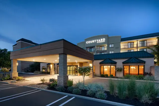Photo 1 - Courtyard Cleveland Beachwood