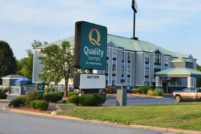 Photo 1 - Quality Suites Maumelle - Little Rock Northwest
