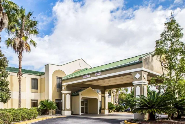 Photo 1 - Quality Inn Darien-North Brunswick
