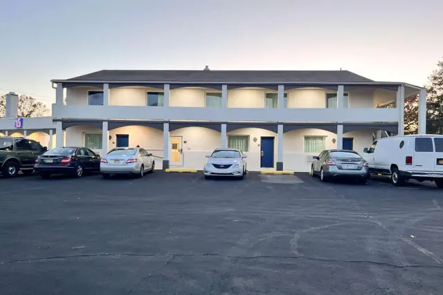 Photo 1 - Motel 6 Williamstown