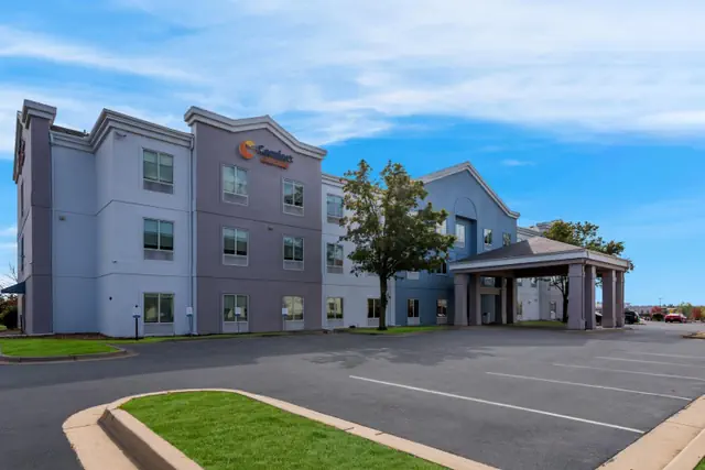 Photo 1 - Comfort Suites Kansas City-Liberty