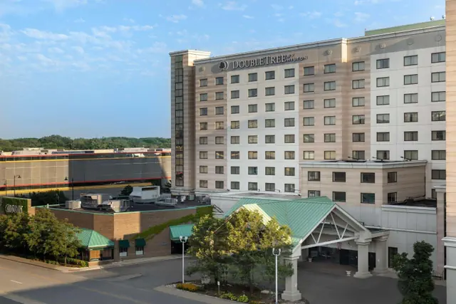Photo 1 - DoubleTree by Hilton Chicago O'Hare Airport-Rosemont