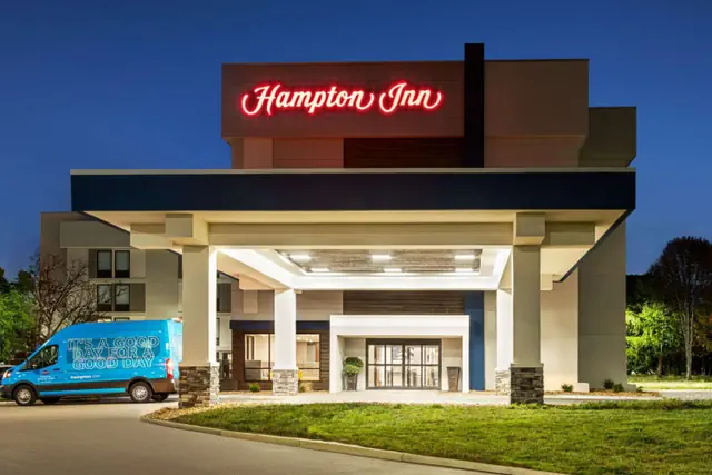 Photo 1 - Hampton Inn Kansas City - Airport